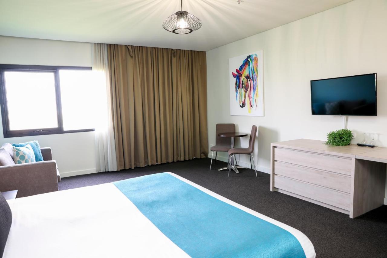 Mantra Melbourne Melton Exterior foto