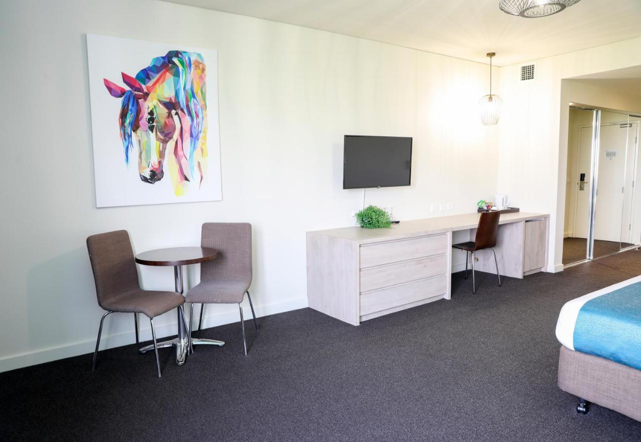 Mantra Melbourne Melton Exterior foto