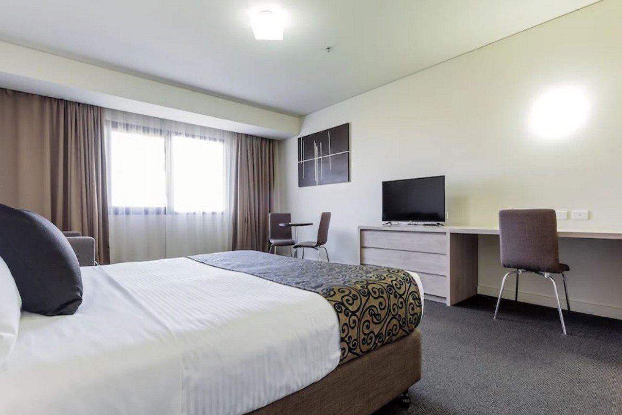 Mantra Melbourne Melton Exterior foto