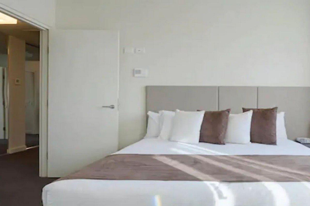 Mantra Melbourne Melton Exterior foto