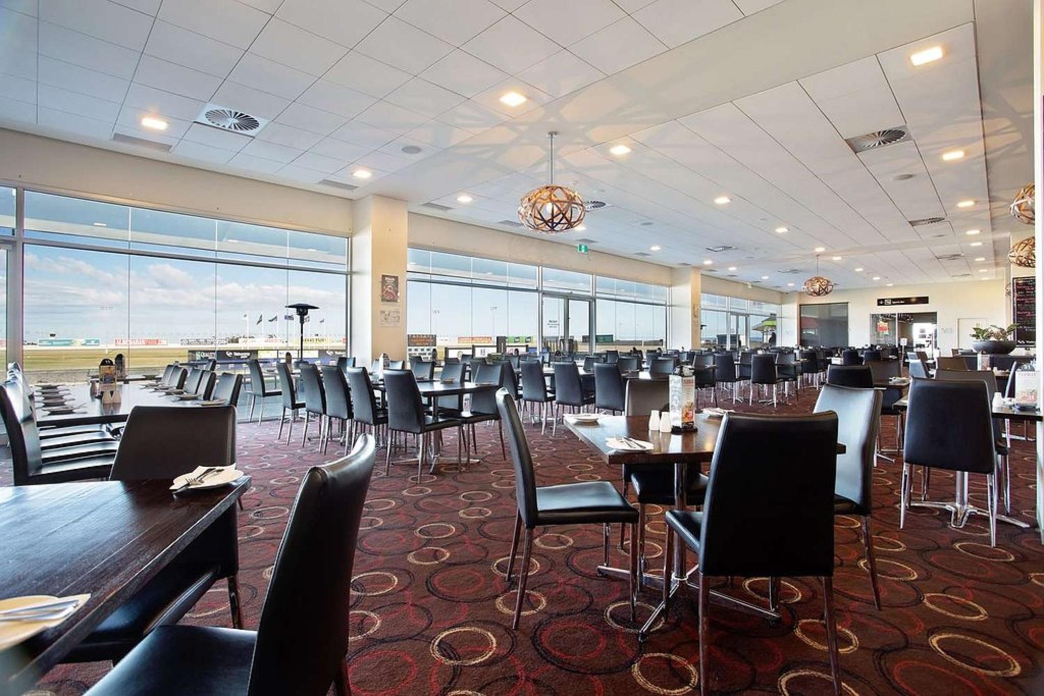 Mantra Melbourne Melton Exterior foto