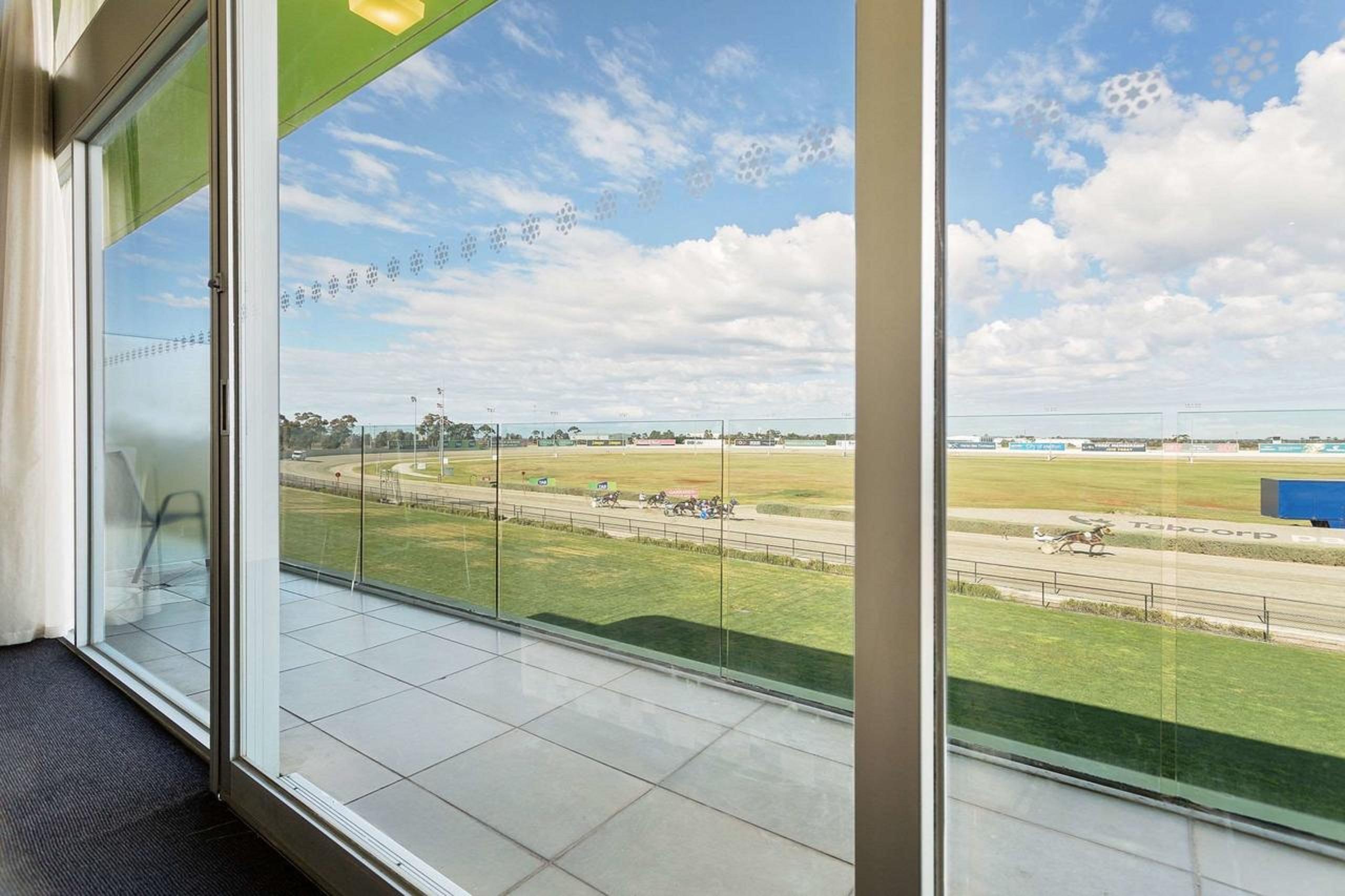 Mantra Melbourne Melton Exterior foto