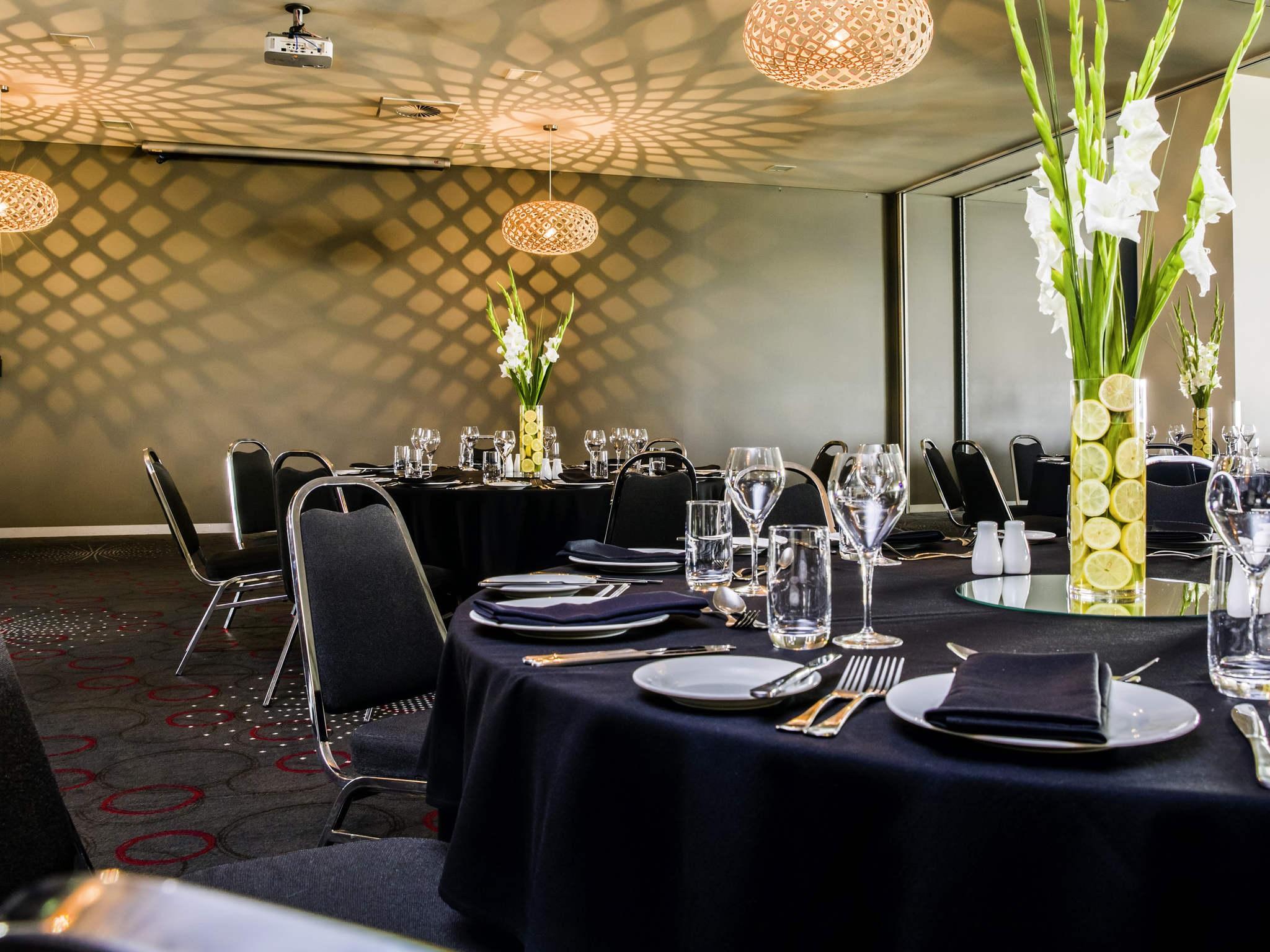 Mantra Melbourne Melton Exterior foto
