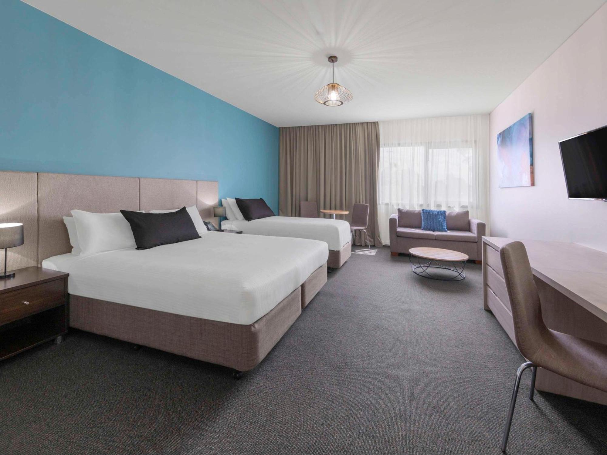 Mantra Melbourne Melton Exterior foto