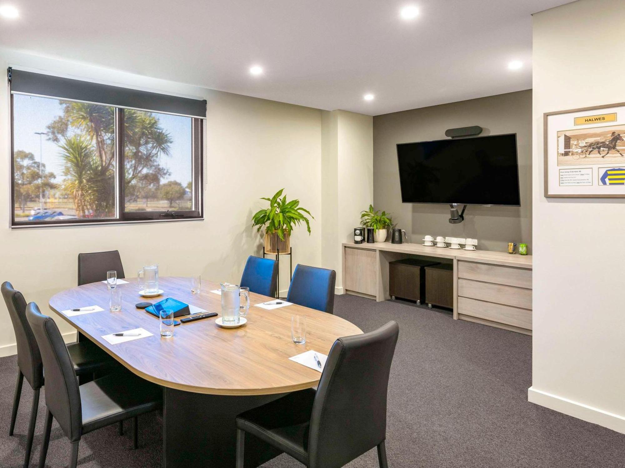 Mantra Melbourne Melton Exterior foto