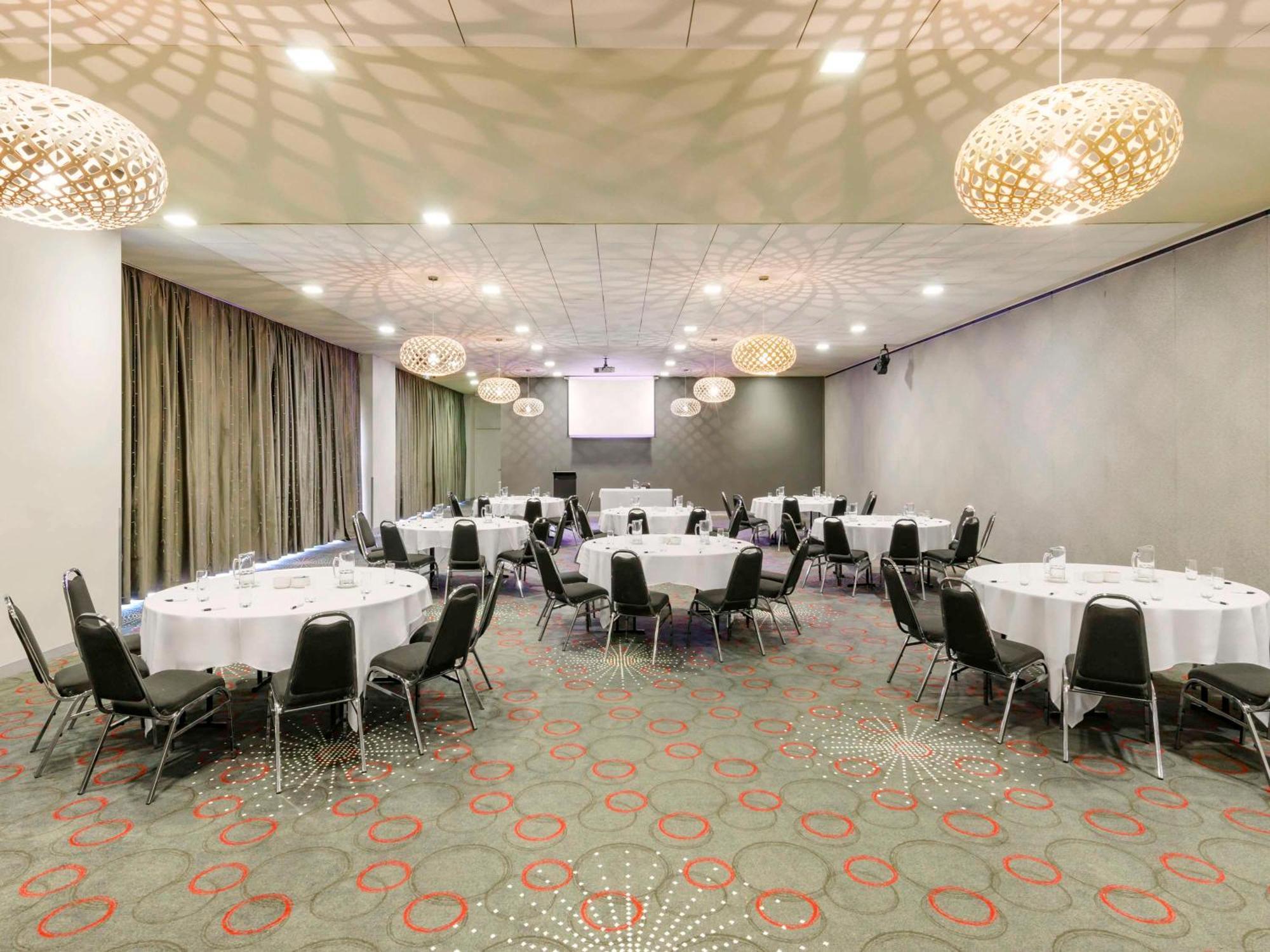 Mantra Melbourne Melton Exterior foto