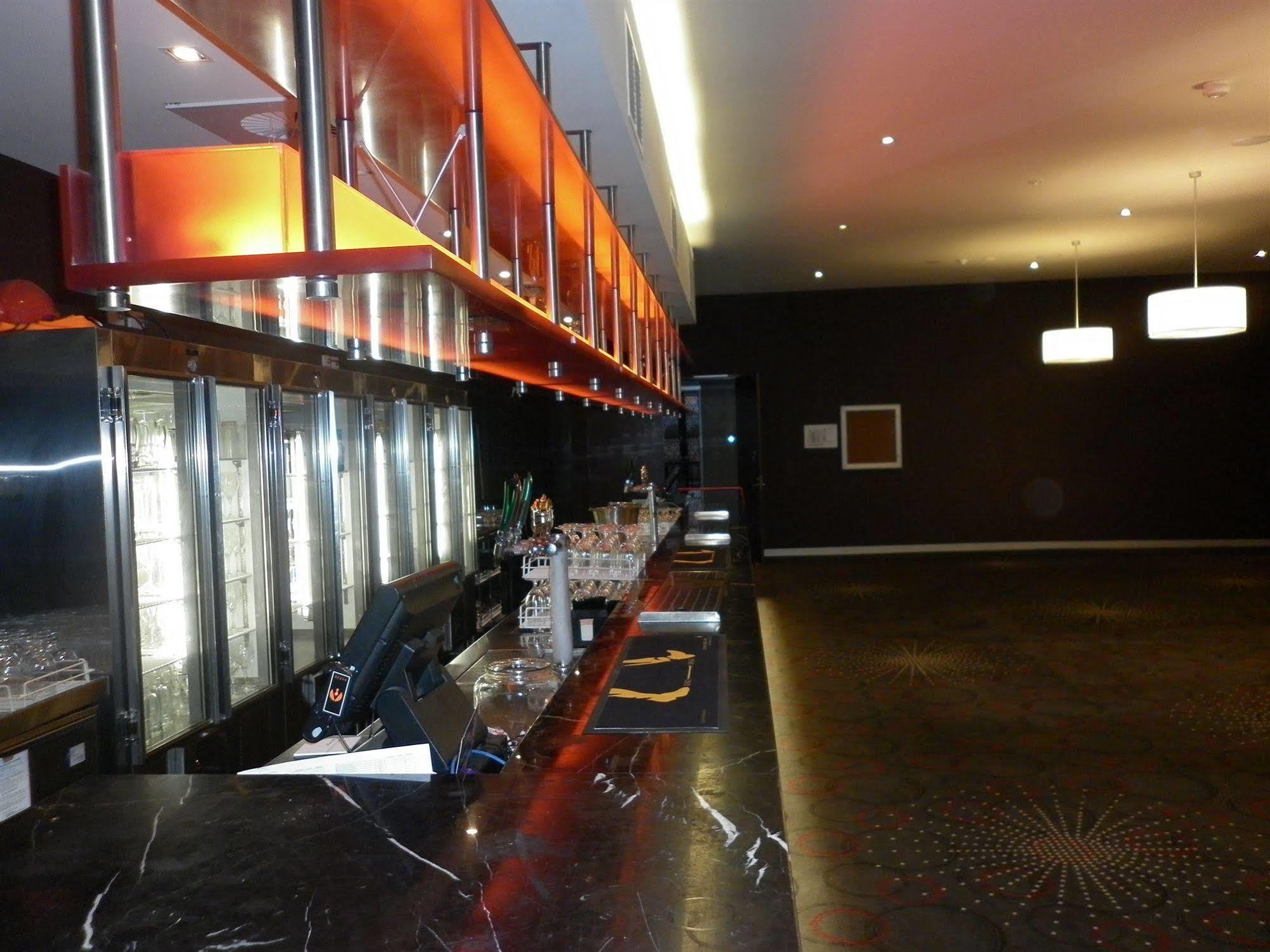 Mantra Melbourne Melton Exterior foto