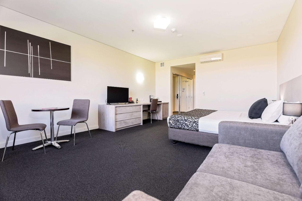 Mantra Melbourne Melton Exterior foto